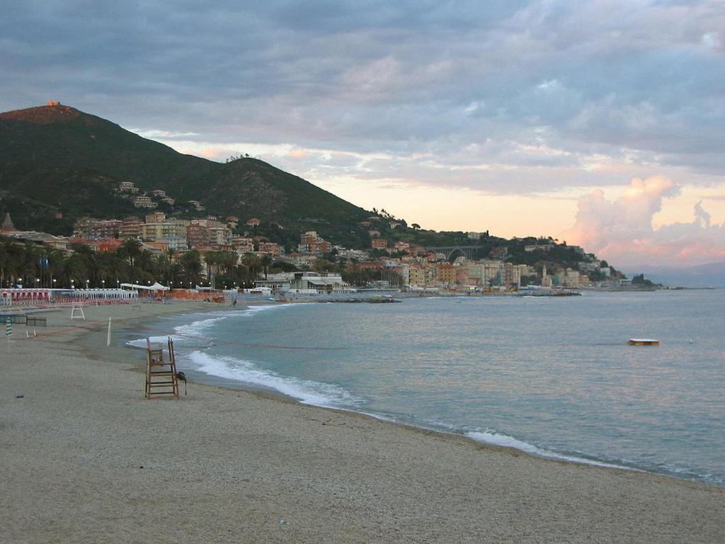 Quiete Ad Un Passo Dal Mare Apartment Albisola Superiore Exterior foto